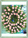Coroana funerara rotunda din 70 trandafiri roz